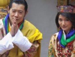 B­h­u­t­a­n­ ­K­r­a­l­ı­ ­J­i­g­m­e­ ­h­a­l­k­t­a­n­ ­b­i­r­ ­k­ı­z­l­a­ ­e­v­l­e­n­d­i­ ­-­ ­D­ü­n­y­a­ ­H­a­b­e­r­l­e­r­i­